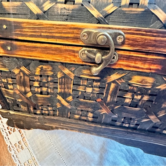 Woven wicker wooden Storage Chest box - read - Picture 10 of 10